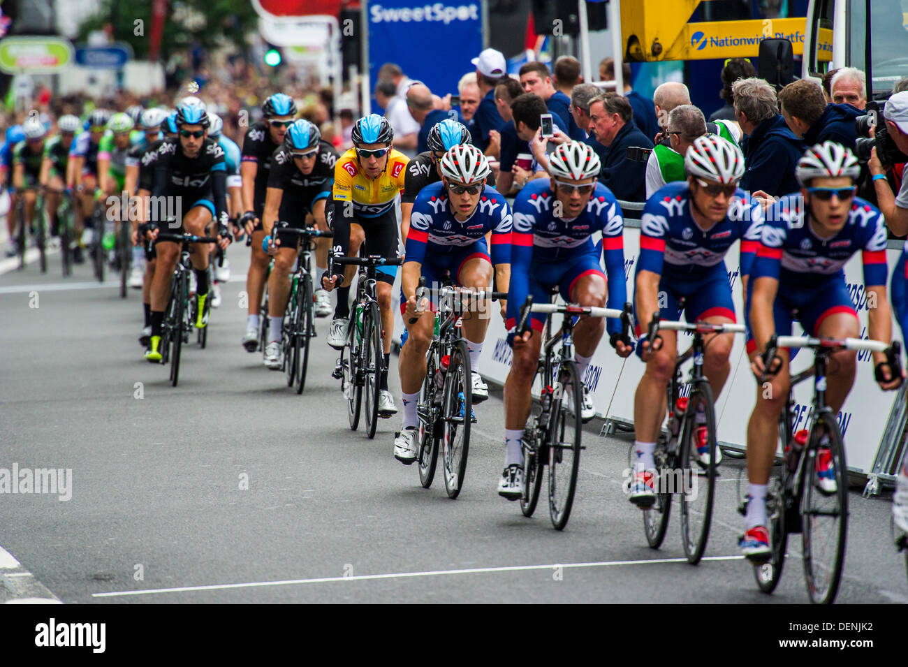 Londres, Royaume-Uni. 22 août, 2013. Sir Bradley Wiggins, de l'équipe Sky Procycling, remporte le Tour de Grande-Bretagne, tandis que Mark Cavendish, de l'Omega Pharma-Quick step-, gagne la dernière étape dans un sprint de fin. Whitehall, Londres, UK 22 Sep 2013. Crédit : Guy Bell/Alamy Live News Banque D'Images