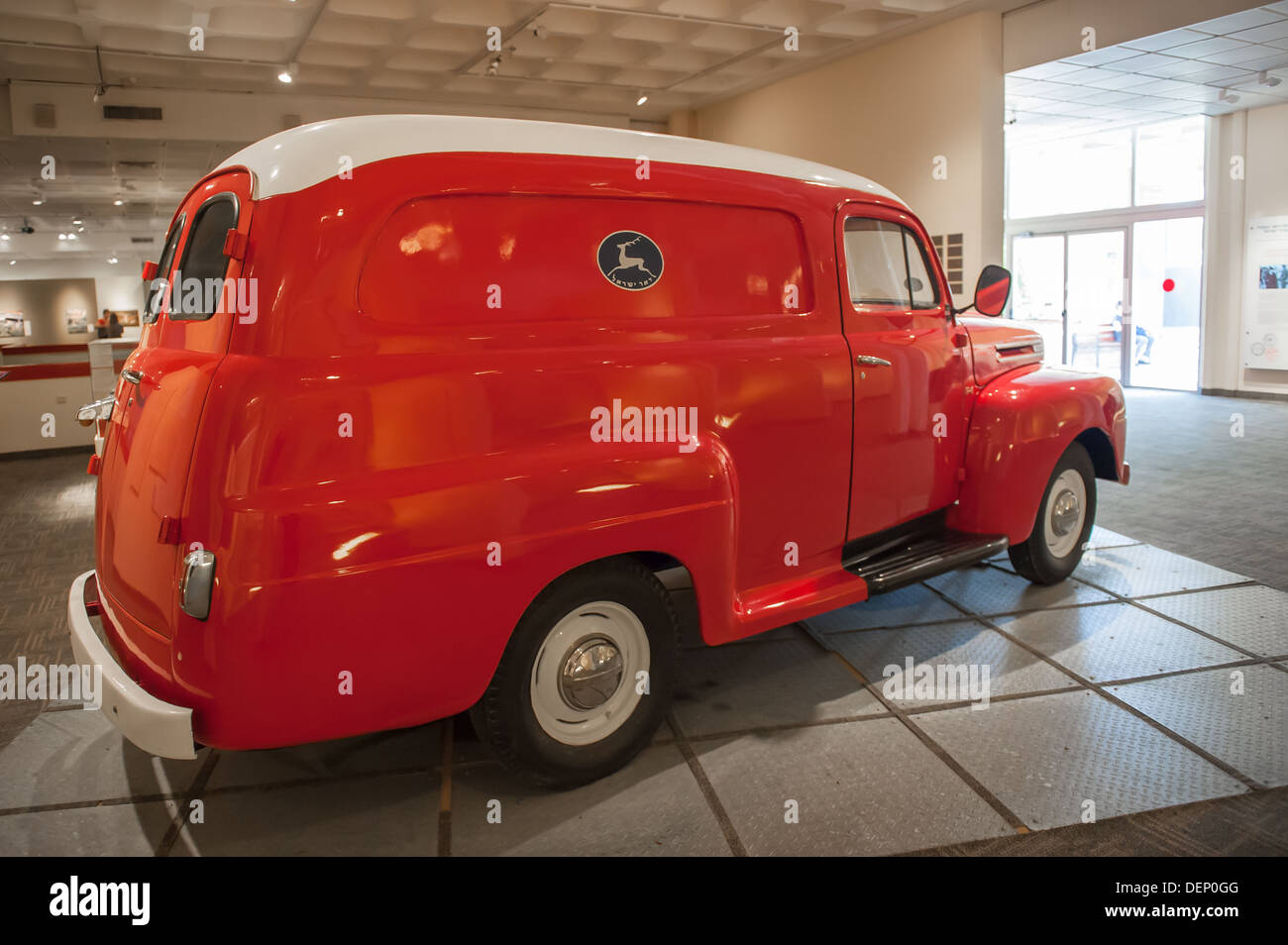 Un millésime 1949, le camion de livraison de courrier Alexander Museum de l'histoire postale & Philatélie, Tel Aviv, Israël Banque D'Images