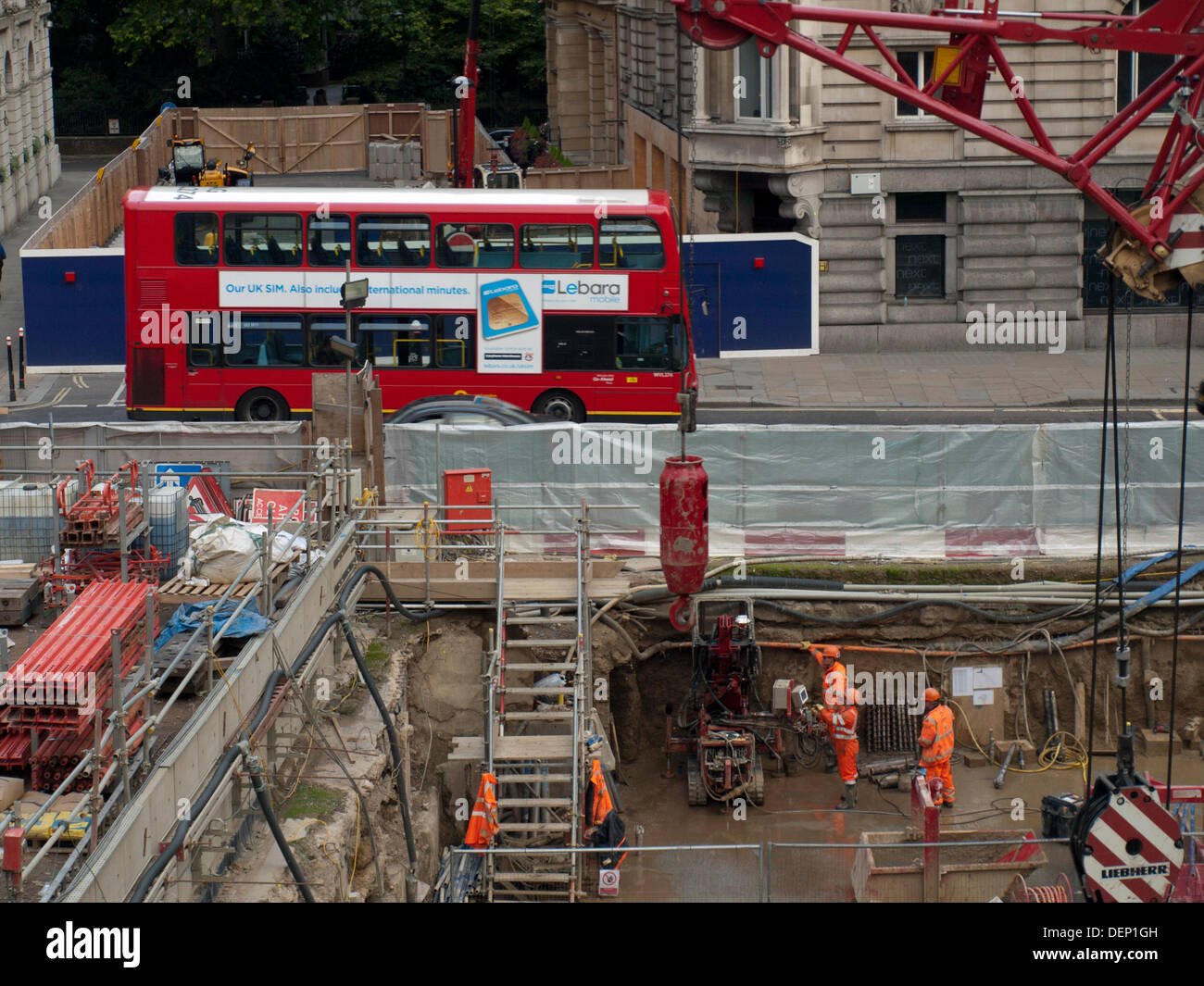 Londres, Royaume-Uni. 22 août, 2013. Traverse ouvre Moorgate et la gare de Liverpool Street pour chantiers week-end portes ouvertes le dimanche 22 septembre 2013. Traverse, doit être achevé en 2018, est un projet d'infrastructure ferroviaire complexe en cours principalement dans le centre de Londres et est devenu le plus important d'Europe Projet de construction. Credit : P.D. Amedzro/Alamy Live News Banque D'Images