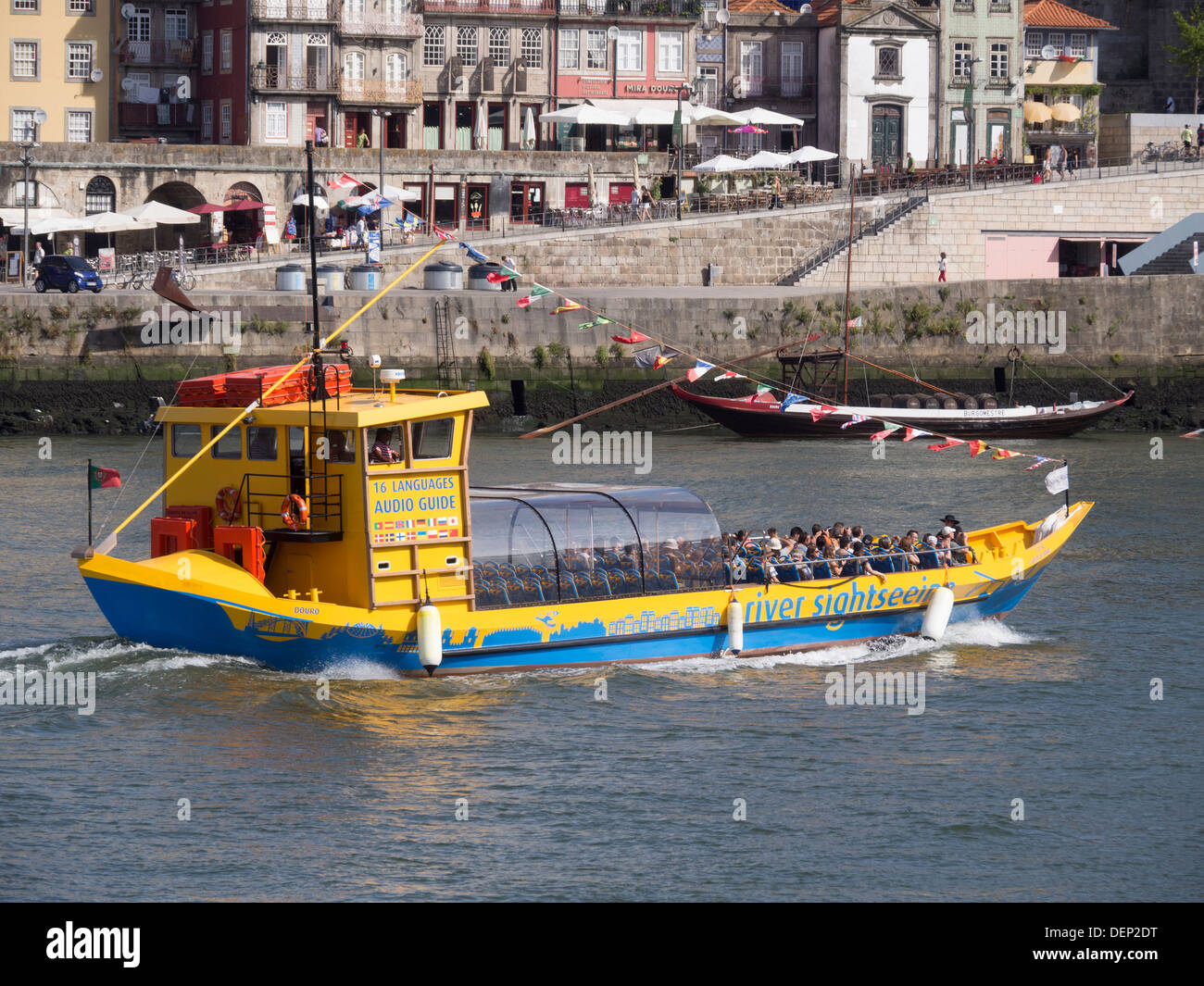 Excursion en bateau de tourisme dans la région de la rivière Douro, Porto, Portugal, Europe Banque D'Images
