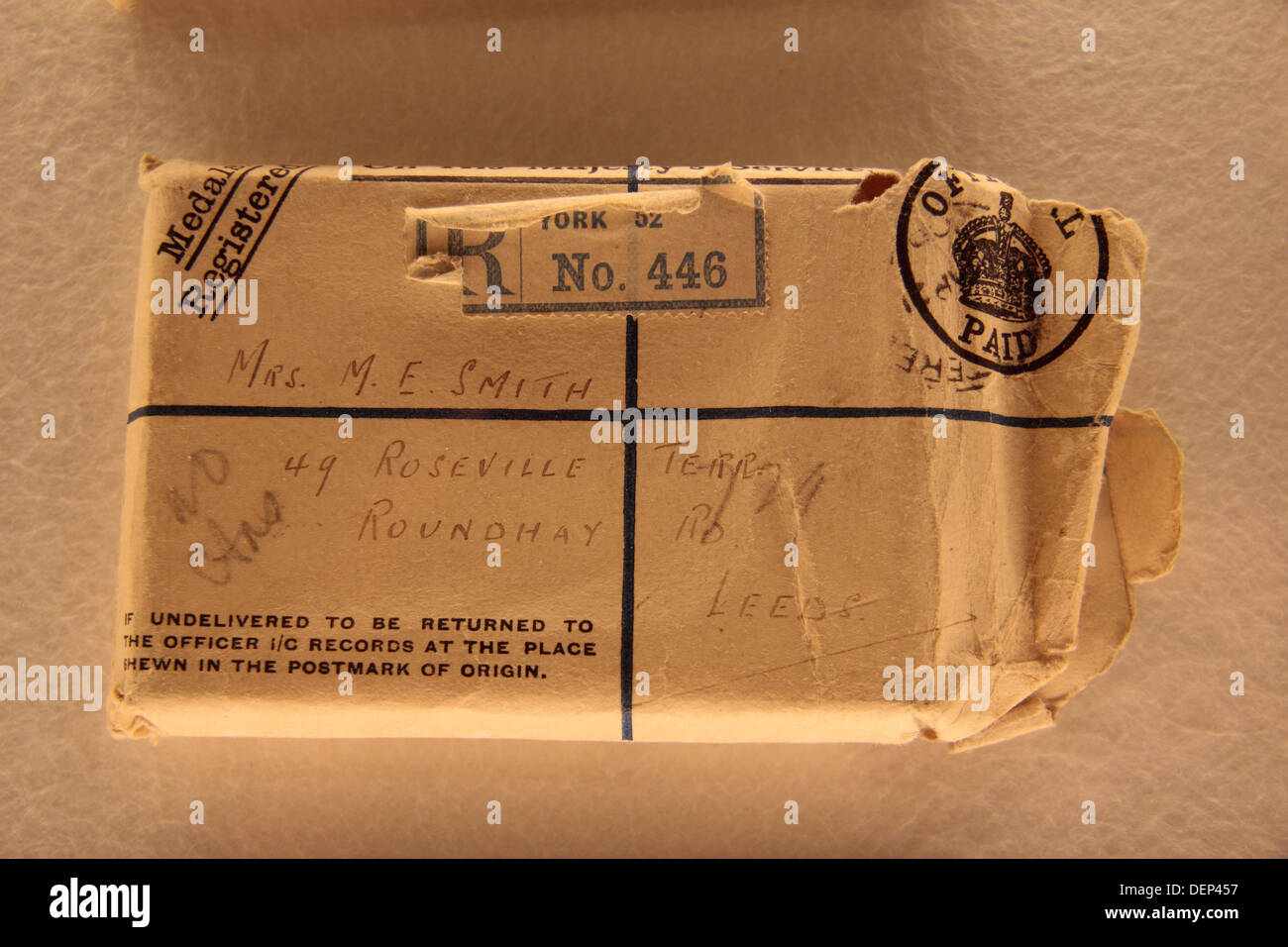 Colis envoyé accueil par Rifleman Charles H Smith à sa mère, cimetière de Tyne Cot, Zonnebeke, Belgique. Banque D'Images