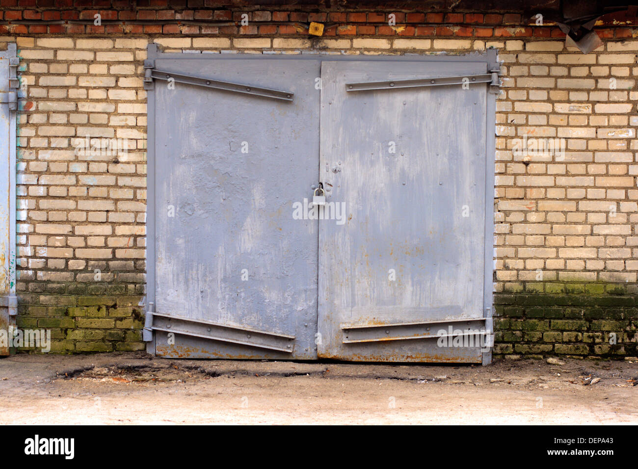 vieille porte de garage Banque D'Images