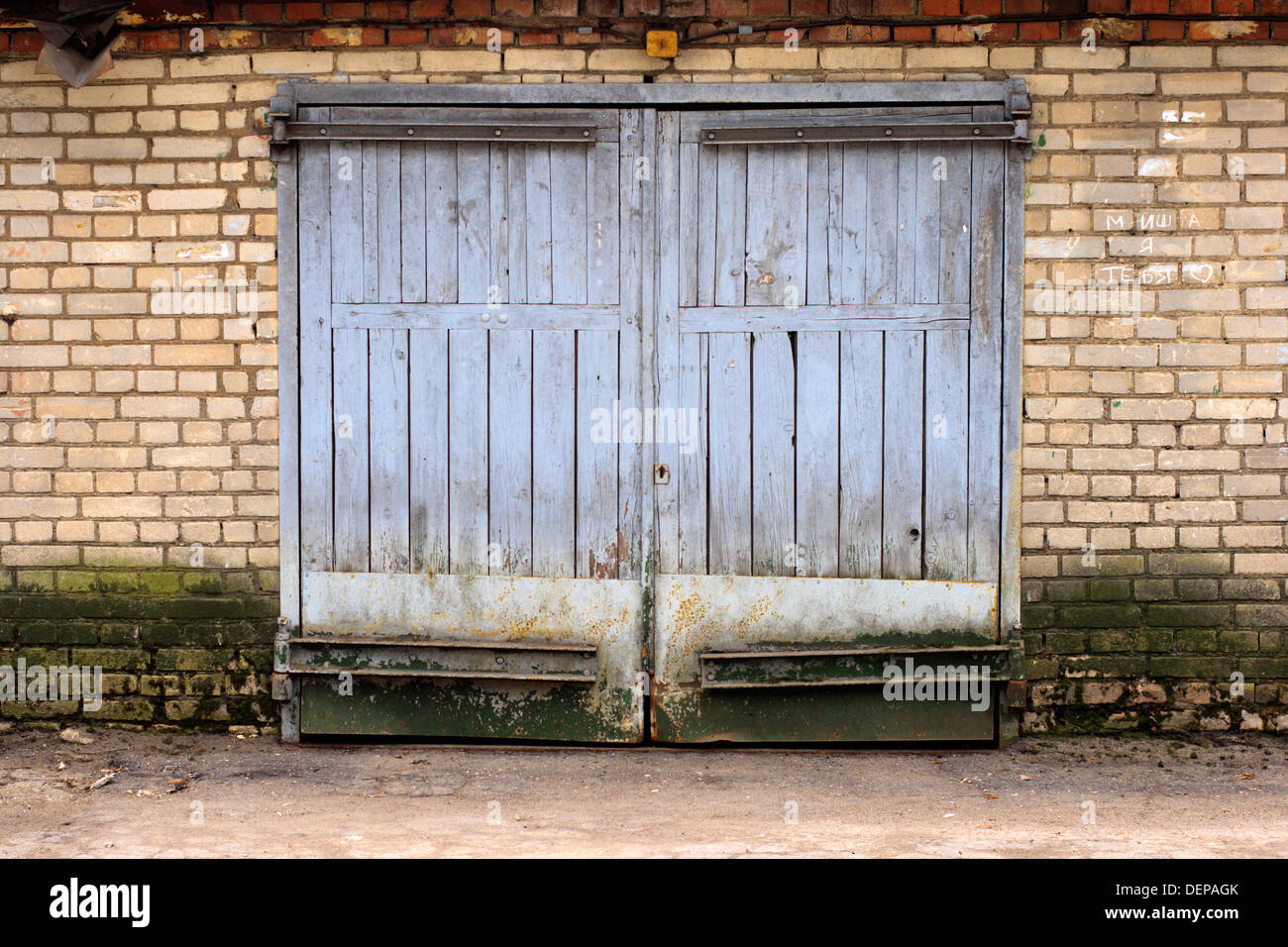 vieille porte de garage Banque D'Images