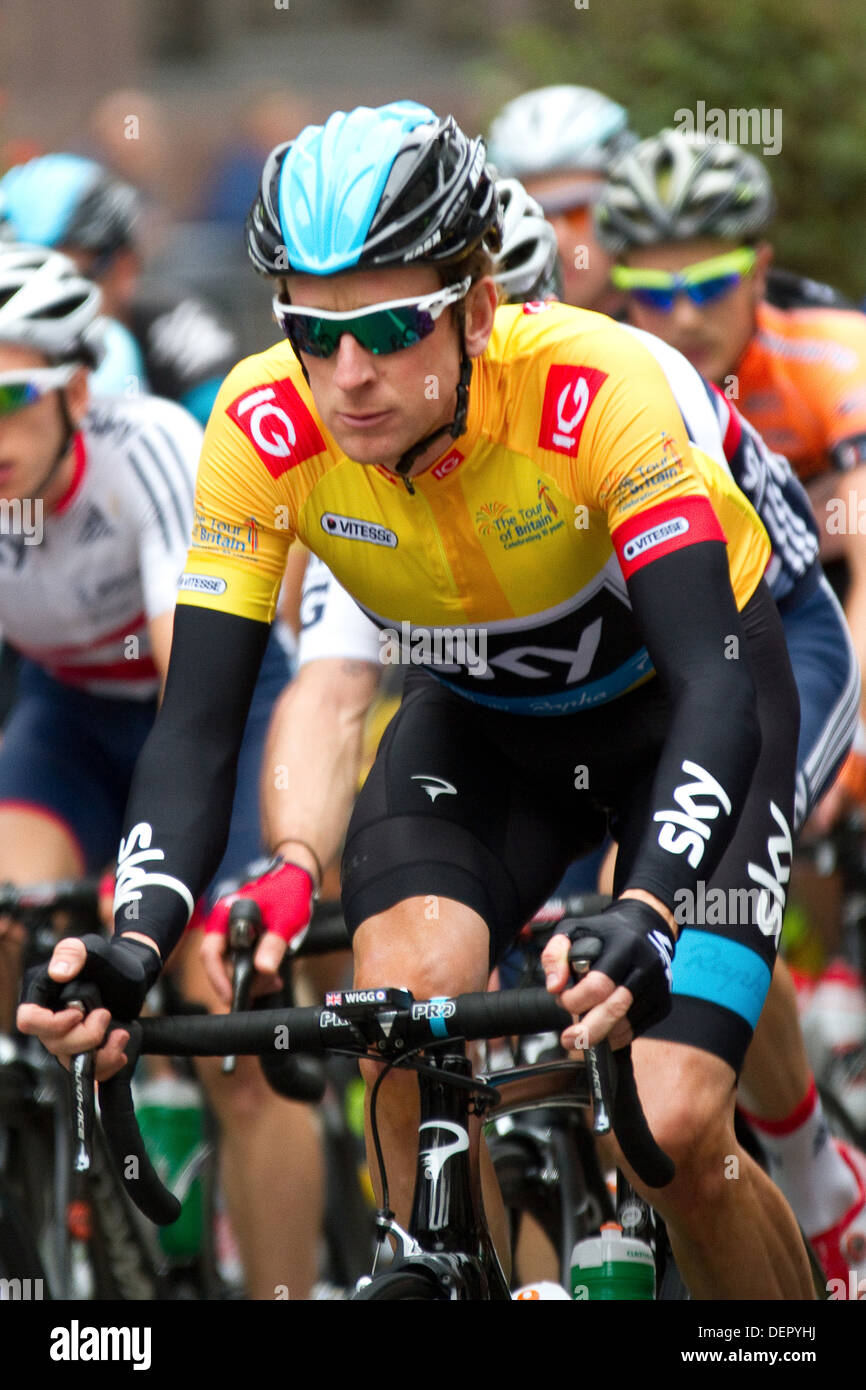 Sir Bradley Wiggins l'équipe Sky sur son chemin pour gagner le Tour de Grande-Bretagne. C'était la dernière étape de la course. Banque D'Images