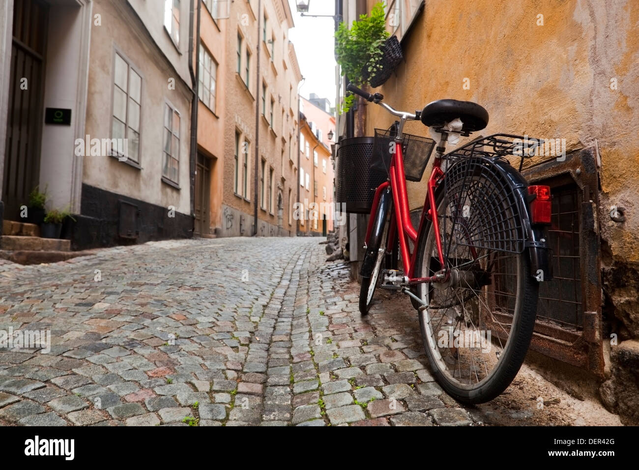 Un vélo dans la vieille ville de Gamla Stan, Stockholm, Suède, Europe Banque D'Images