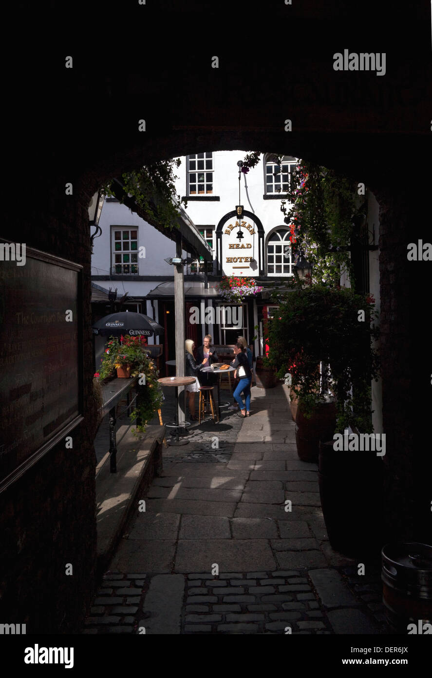 Le Brazen Head pub, créé en 1198, ce qui en fait l'un des plus anciens pubs dans le monde, Bridge Street, Dublin, Irlande Banque D'Images