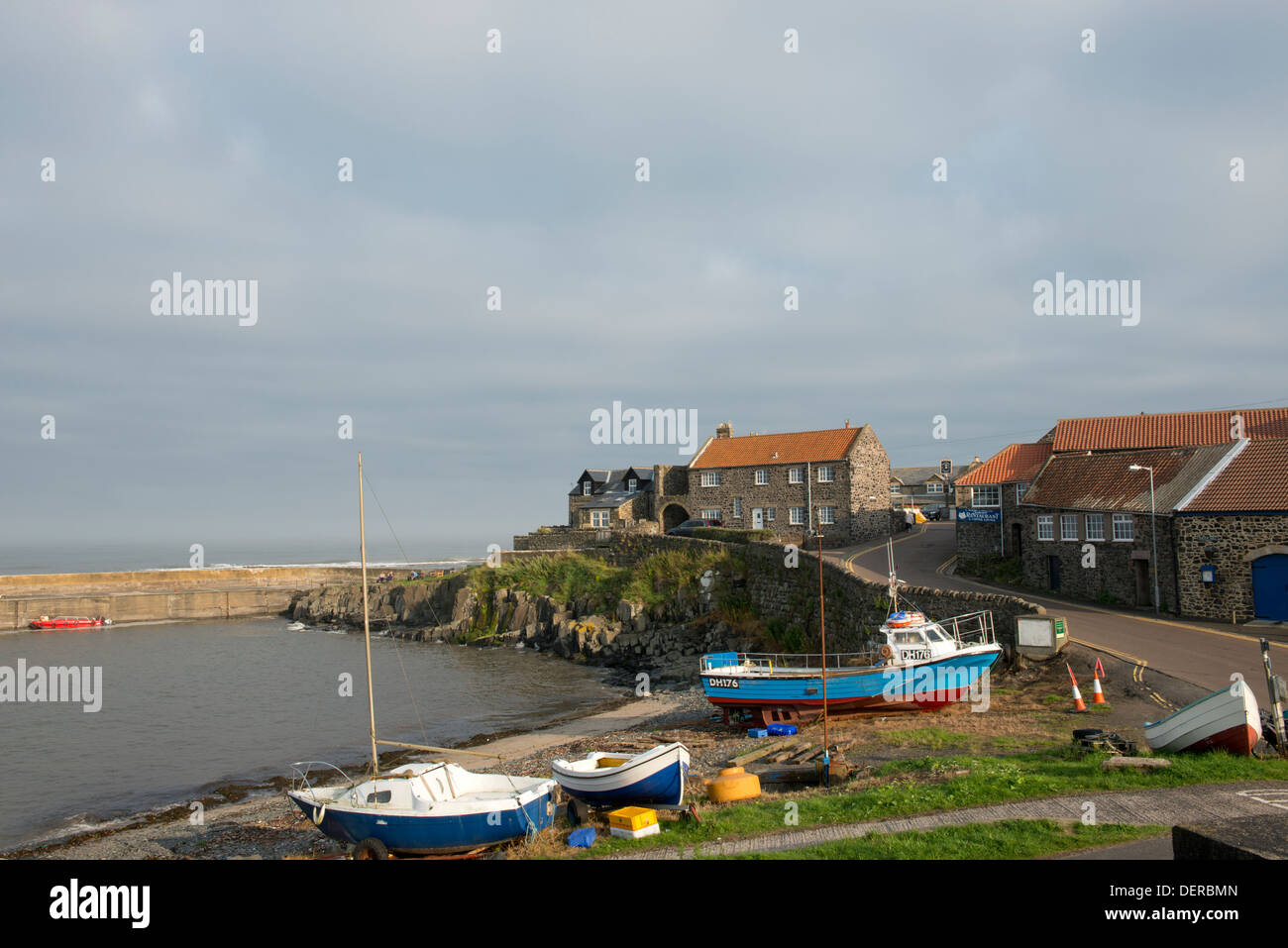 Bateaux dans le port de Craster, Alnwick, Northumberland, Angleterre Banque D'Images