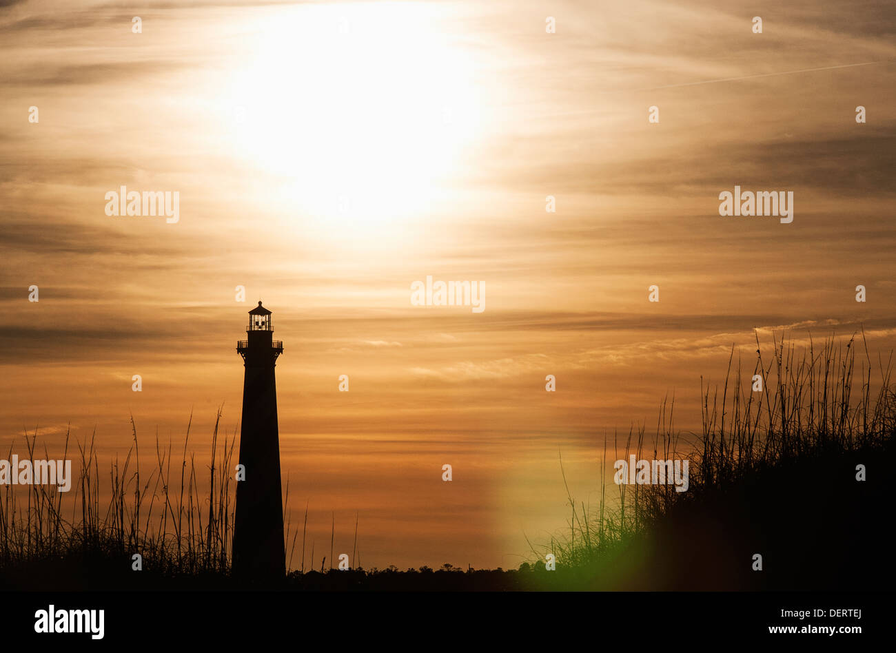 Le phare de Cape Hatteras dans les Outer Banks, Caroline du Nord au coucher du soleil. Banque D'Images