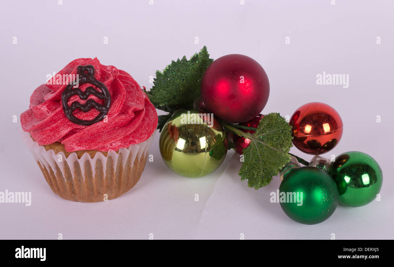 Cupcake et ornement d'arbre de Noël Banque D'Images