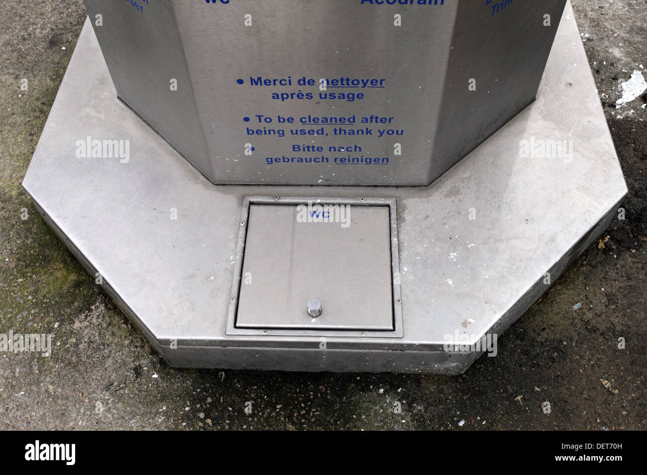 Aire français du jour au lendemain une aire de stationnement pour camping-car en France. Aire le point de service. Banque D'Images