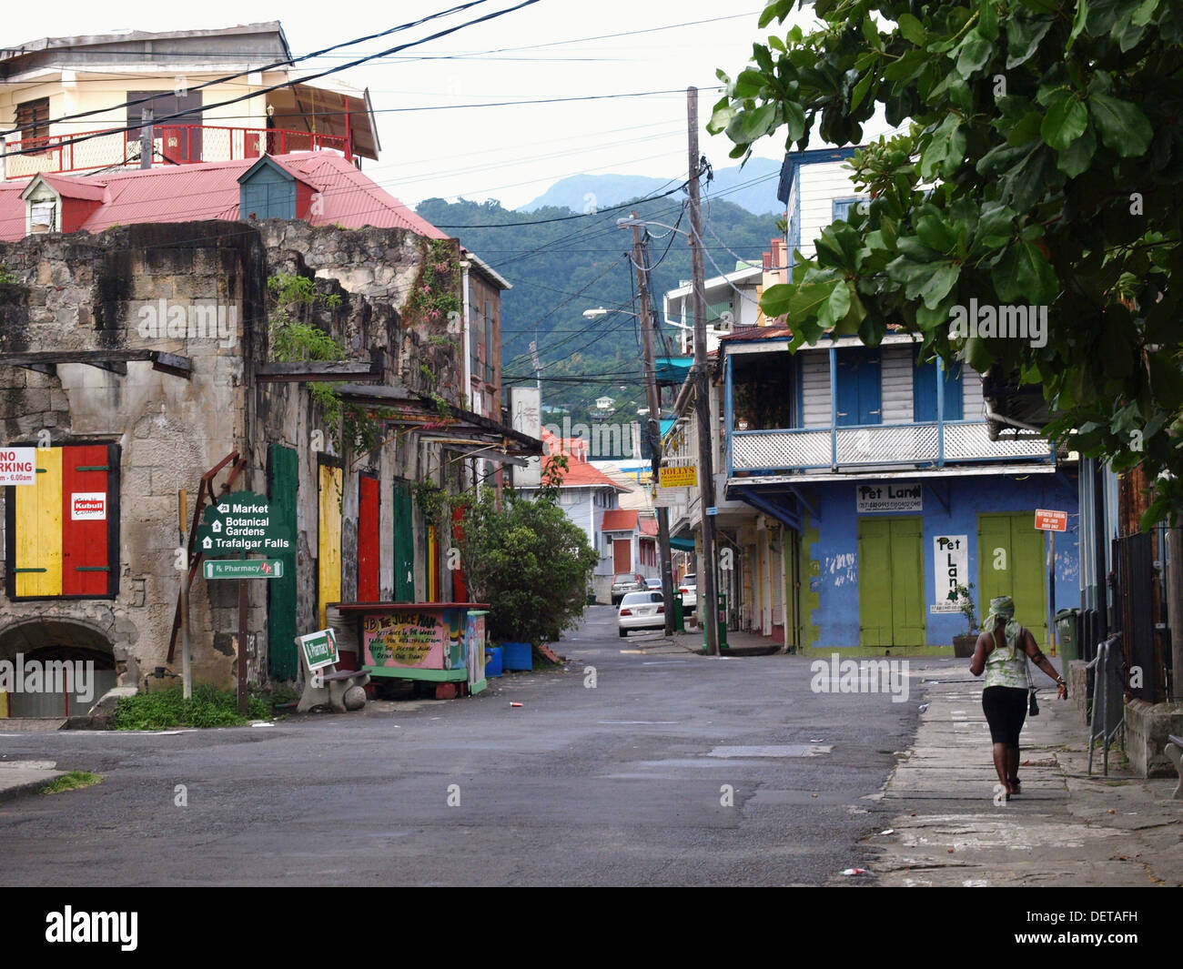 Rue King George IV à Roseau, capitale du Commonwealth de la Dominique, Caraïbes, Antilles. Banque D'Images
