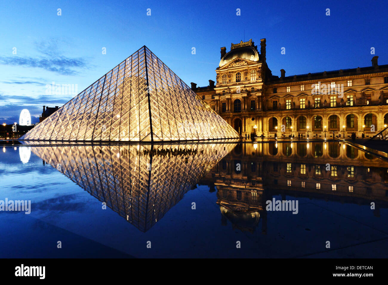 Le Louvre ou le musée du Louvre, Paris, France. Banque D'Images