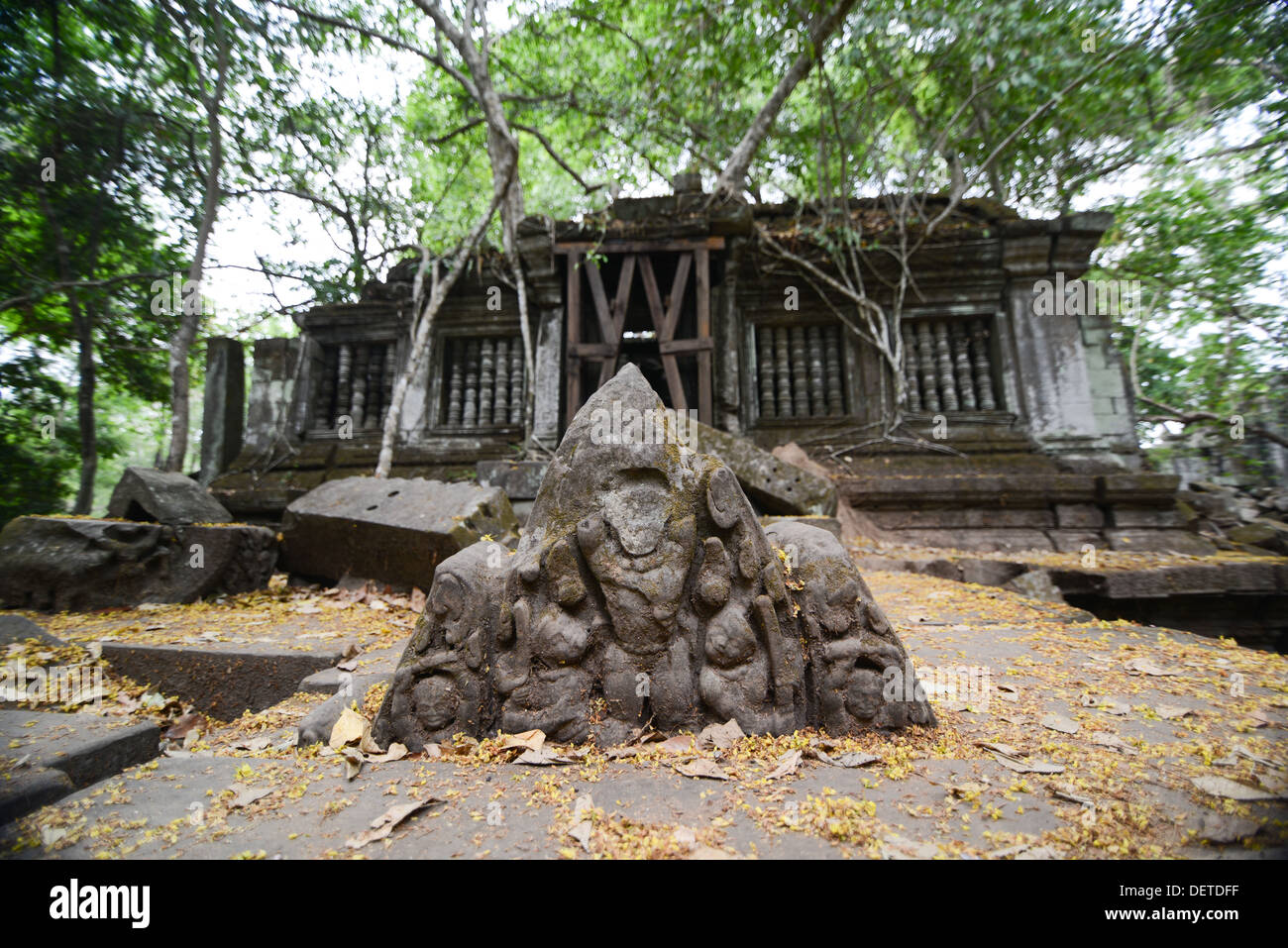 Ruines pierre centrale de Beng Meala, Angkor Wat au Cambodge Banque D'Images