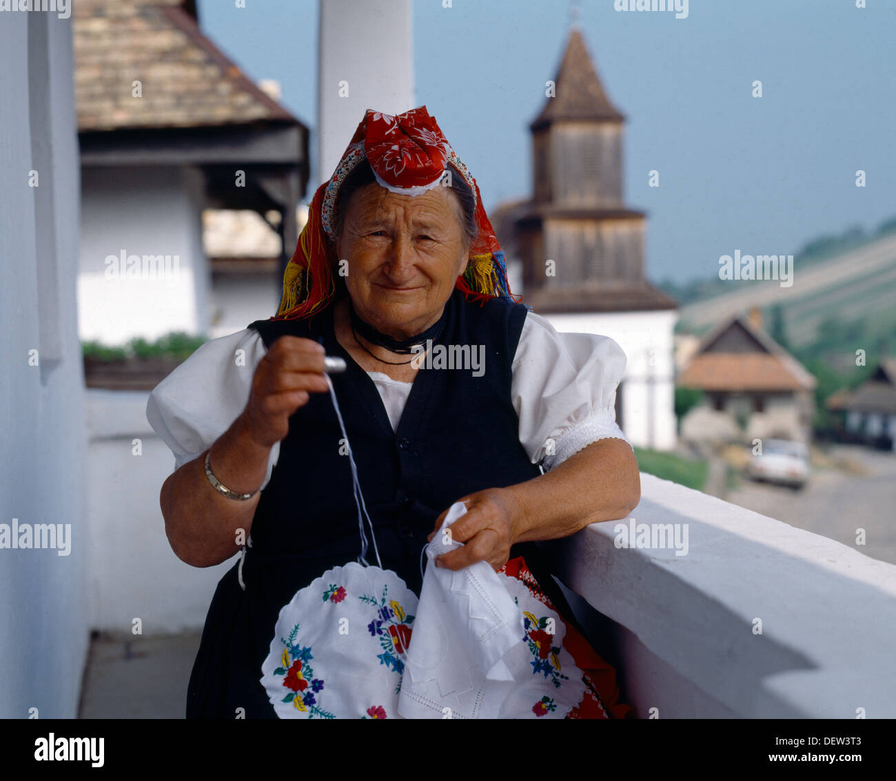 Holloko Hongrie Femme en costume traditionnel Banque D'Images