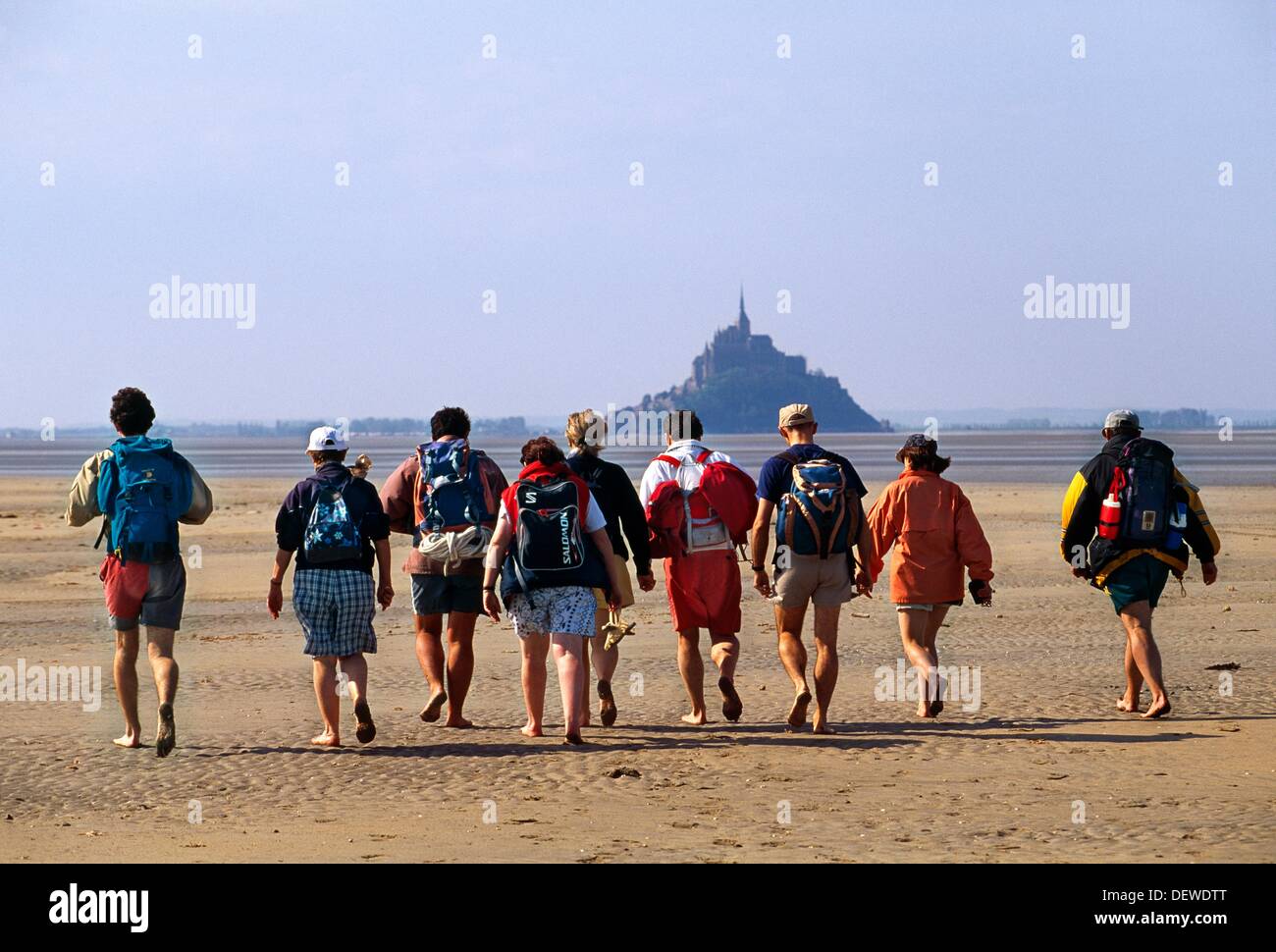 Passage des pèlerins à pied de la Baie du Mont Saint Michel Genets-Tombeliane Manche, Basse-Normandie, Normandie, Banque D'Images