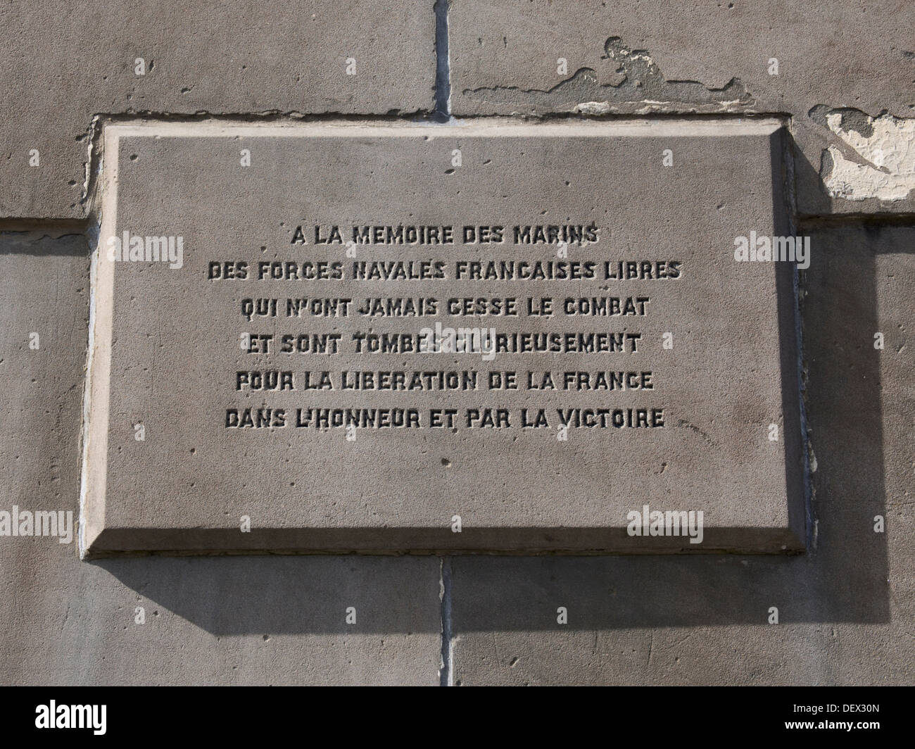 OInscription en Français sur le Monument aux marins des Forces navales françaises libres sur Lyle Hill Greenock Banque D'Images