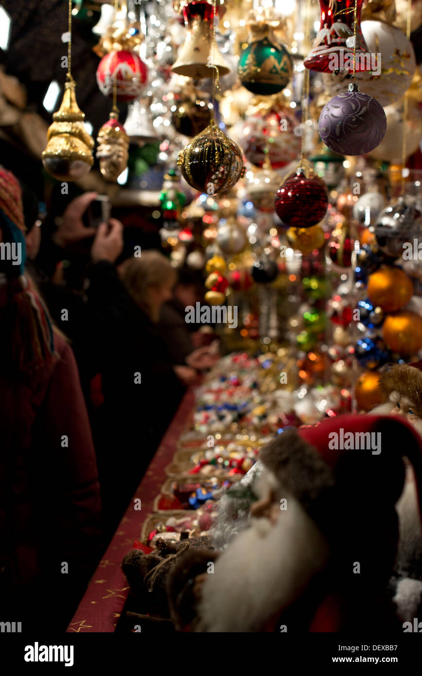 Célèbre Marché de Noël à Nuremberg dans la soirée. Abendstimmung auf dem Nürnberger Weihnachtsmarkt Banque D'Images