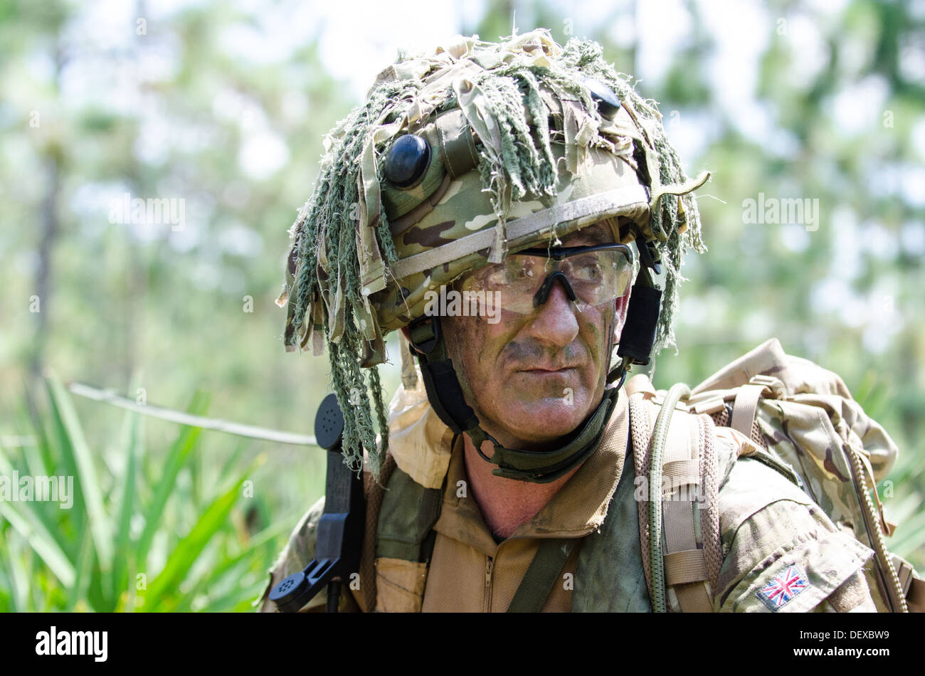 Le Sgt. Le Major Kevin O'Hara, 7e Bataillon du Régiment Royal d'Écosse, conduit par l'attaque des soldats du peloton de forage à Fort Stewar Banque D'Images