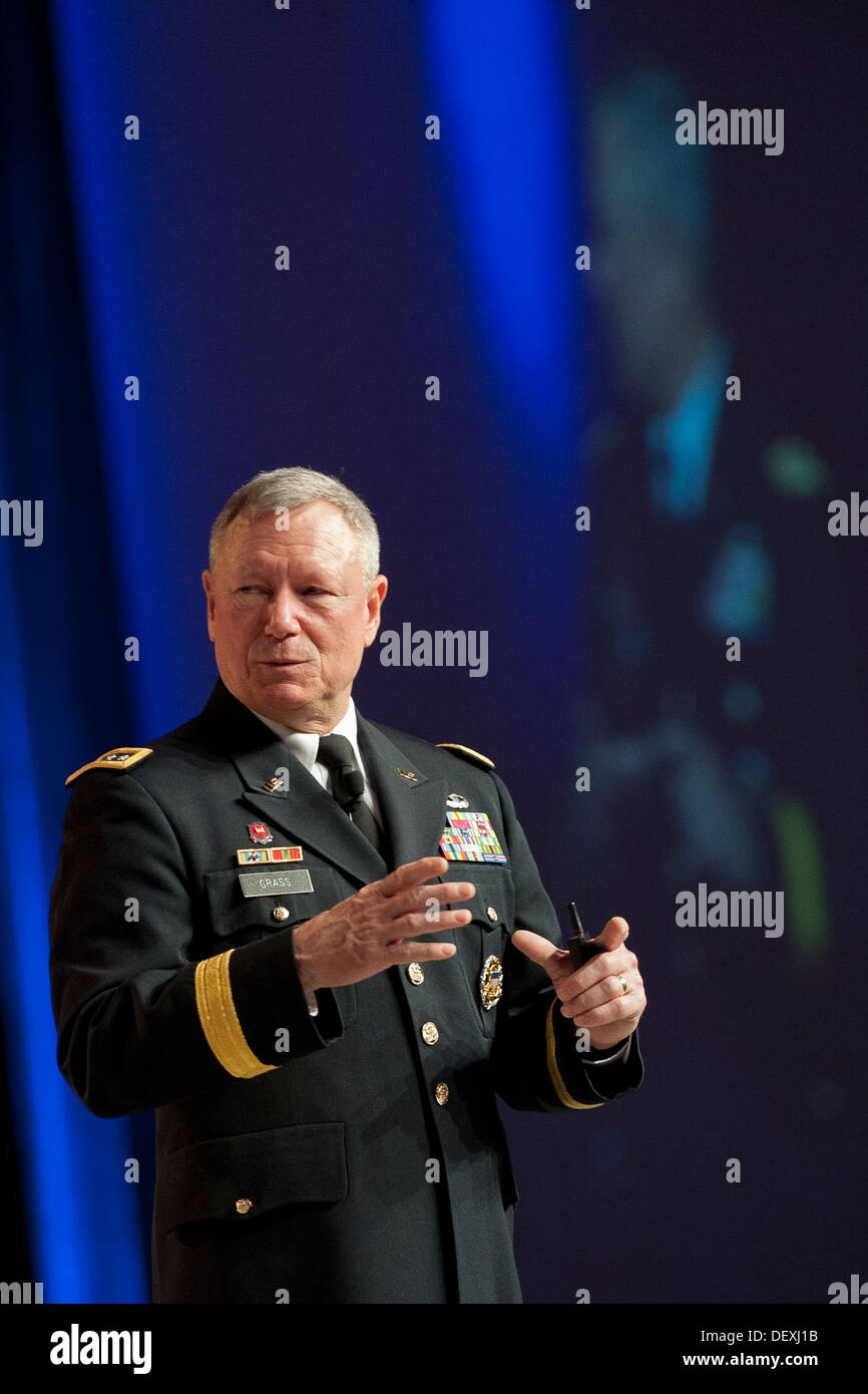 Le général Frank J. Grass, chef de la Garde nationale, Bureau d'adresse à un public au cours de l'Armée de l'air et de l'espace aérien de l'Association Banque D'Images