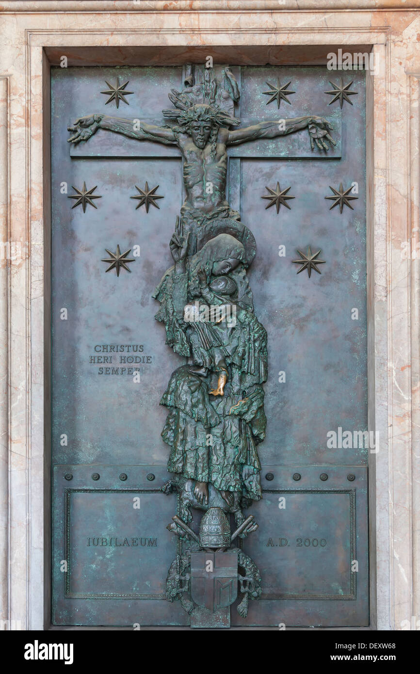 La porte du Jubilé à la célèbre Basilique Saint-Jean de Latran à Rome, Italie Banque D'Images