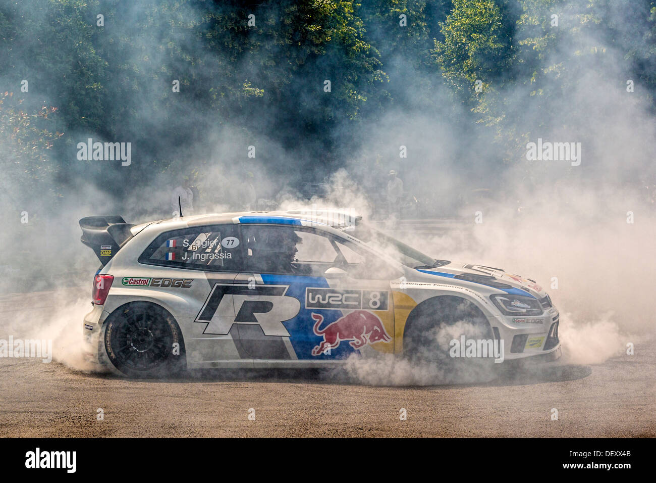 2013 Volkswagen Polo R WRC avec chauffeur Carlos Sainz à l'wheelspins 2013 Goodwood Festival of Speed, Sussex, UK. Banque D'Images