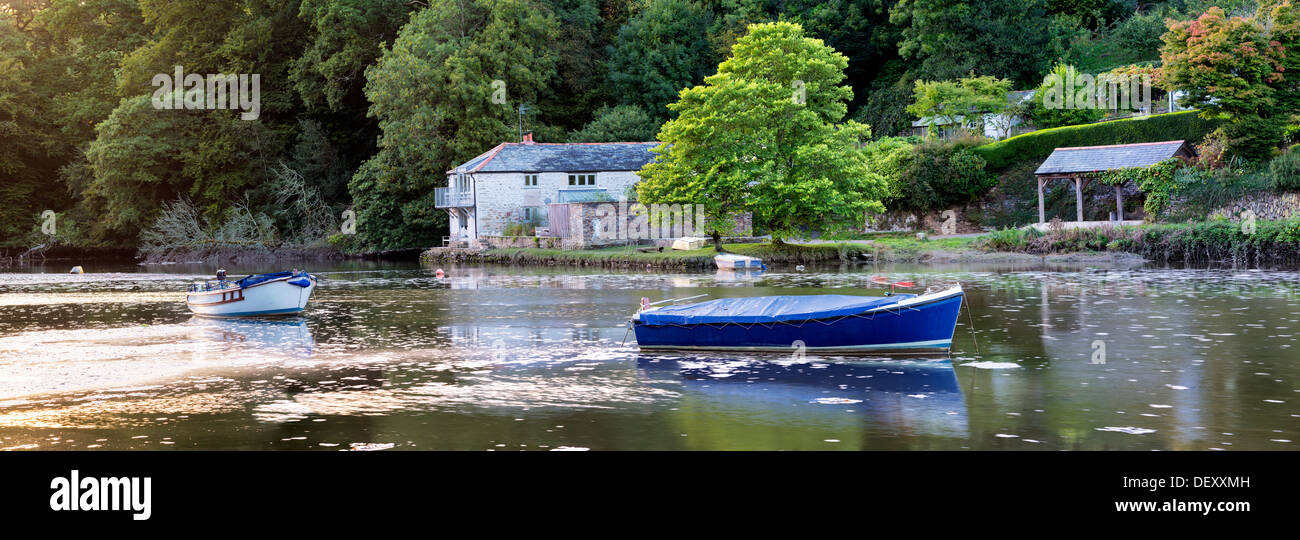 Bateaux sur la rivière à Lerryn près de Cornwall dans Lostwithiel Banque D'Images