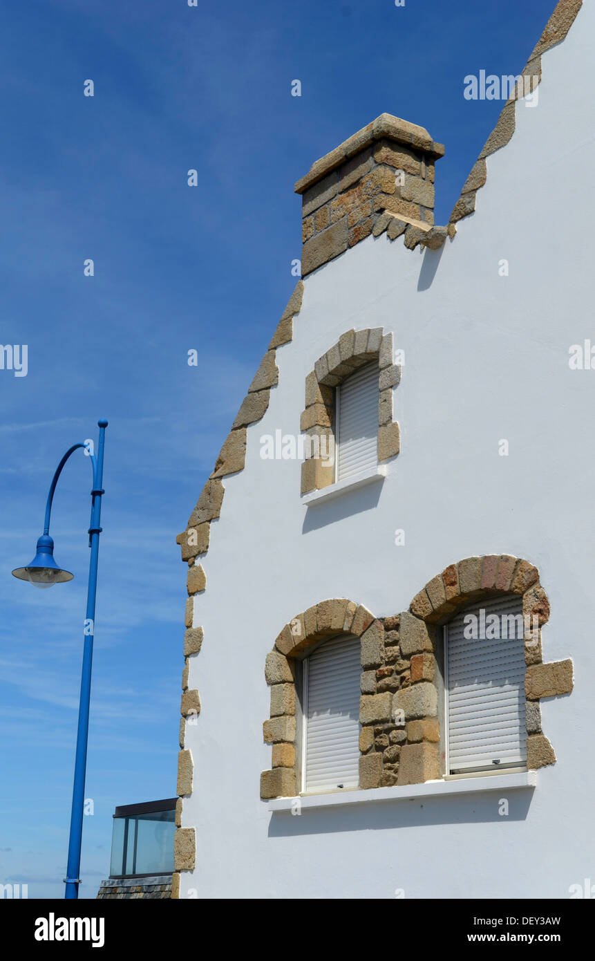 Façade d'une maison typique à Saint-Pierre-Quiberon sur la presqu'île de Quiberon, Bretagne sud, Bretagne, France, Europe Banque D'Images