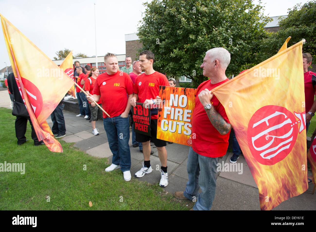 Southend-on-Sea, Royaume-Uni. 25 Septembre, 2013. Les membres de l'Union des pompiers d'entreprendre une action à Southend-on-Sea, Essex Station incendie dans une longue querelle sur les pensions. Credit : Graham whitby boot/Alamy Live News Banque D'Images