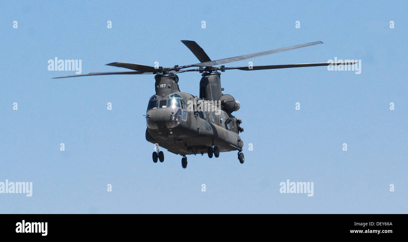 10e Brigade d'aviation de combat un hélicoptère CH-47 Chinook, effectue une mission de mouvement du personnel et du matériel, du 22 septembre, plus de Ghazni Banque D'Images