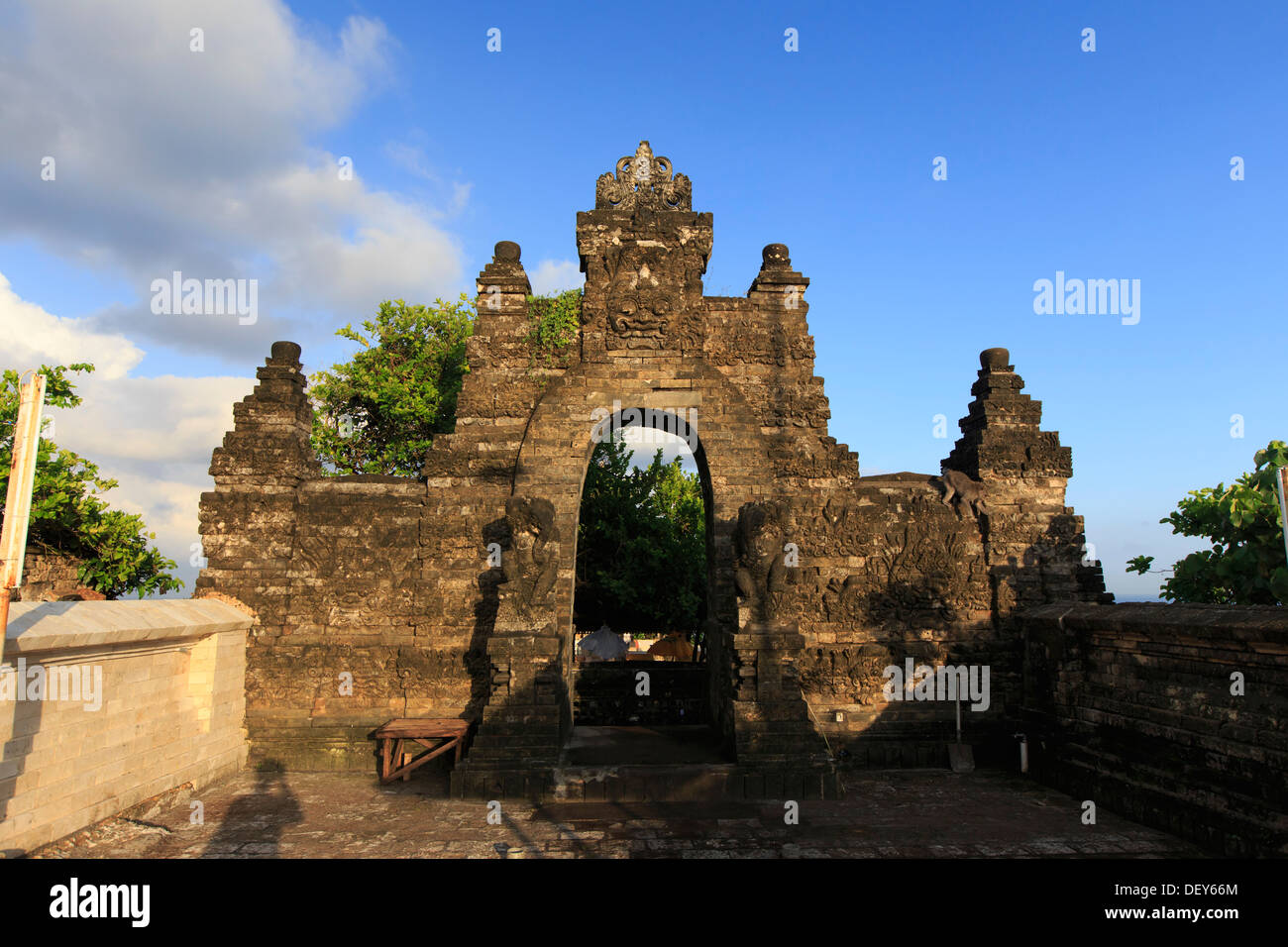 Bali, péninsule de Bukit, Pura Luhur Uluwatu, Uluwatu Temple à l'aube, l'un des plus importants temples directionnels de Bali Banque D'Images