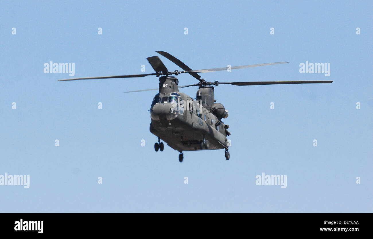 10e Brigade d'aviation de combat un hélicoptère CH-47 Chinook, effectue une mission de mouvement du personnel et du matériel, du 22 septembre, plus de Ghazni Banque D'Images