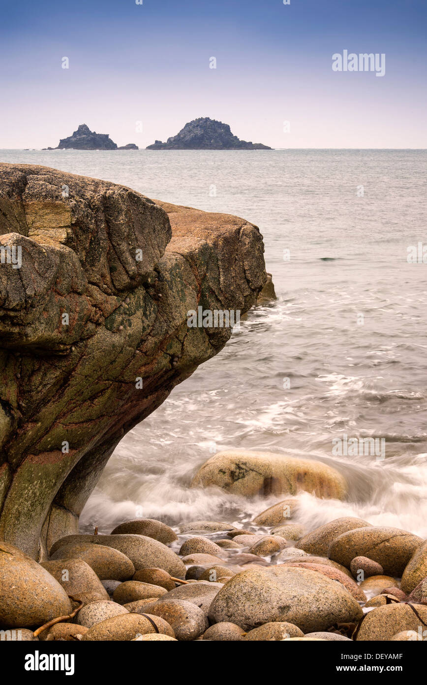 Beau paysage de plage de Porth Nanven à Cornwall en Angleterre Banque D'Images