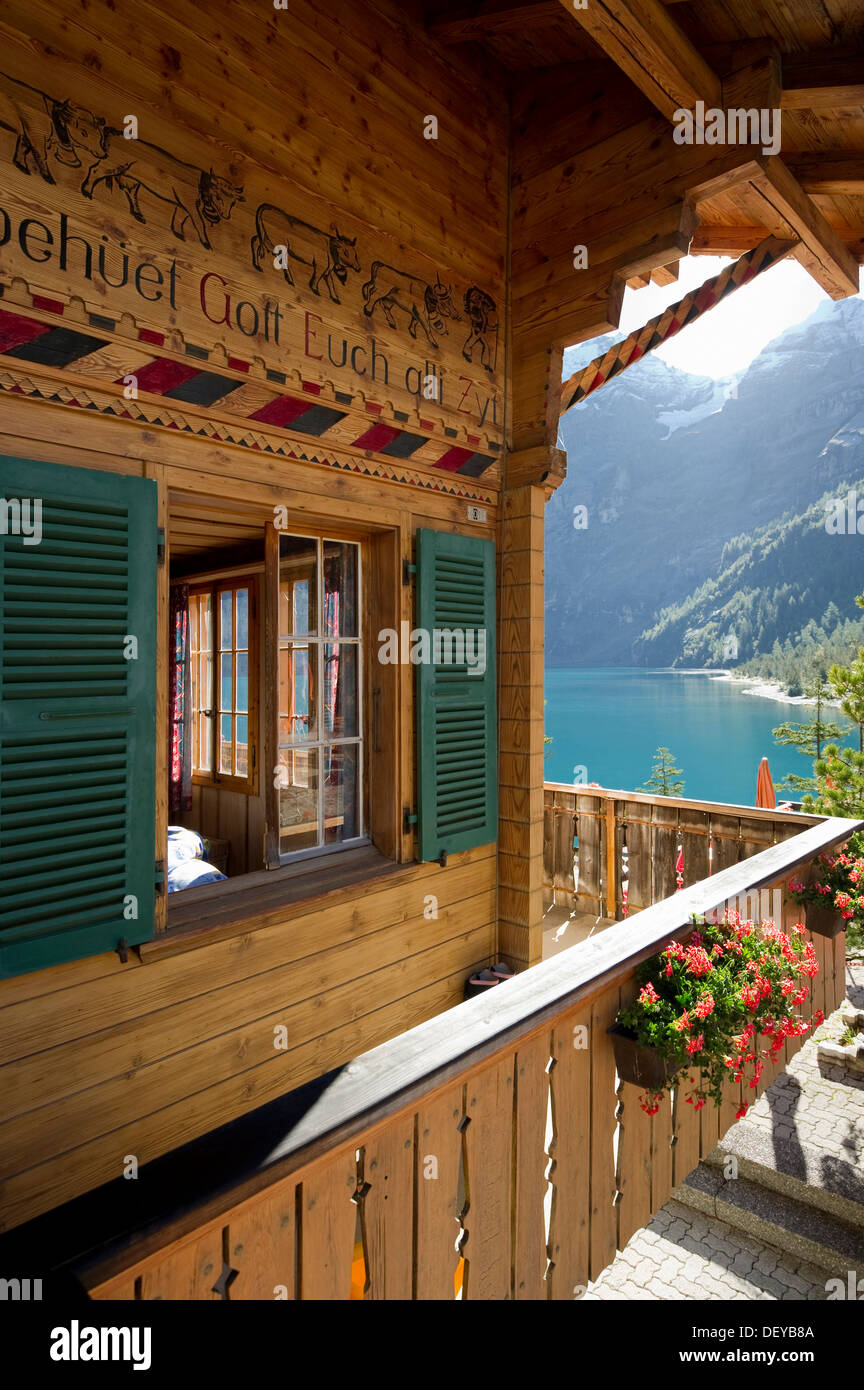 Chalet, lac Oeschinensee, Kandersteg, Oberland Bernois, Canton de Berne, Suisse, Europe Banque D'Images