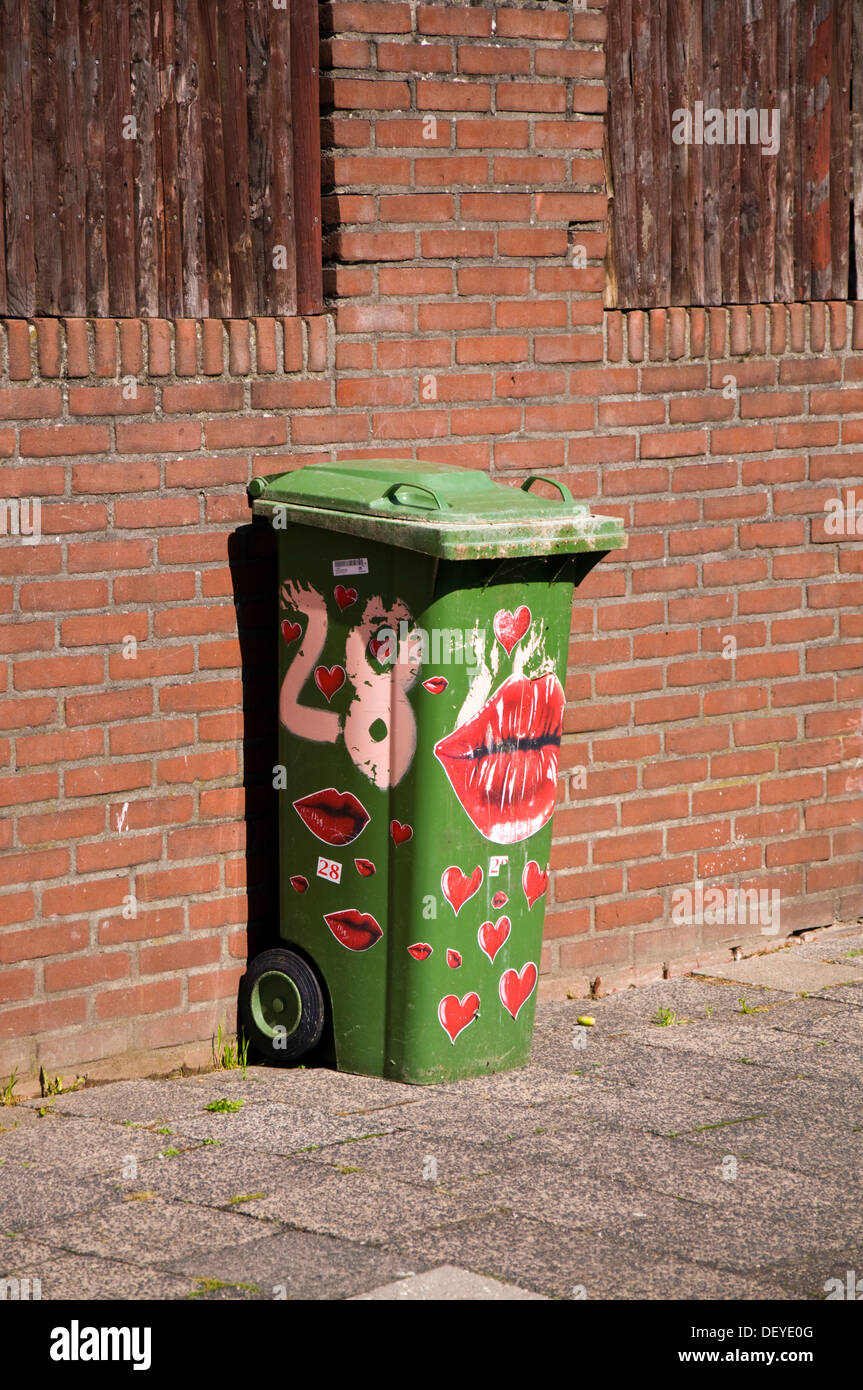 Représentant une poubelle décorée à Maastricht Pays-Bas Photo Stock - Alamy