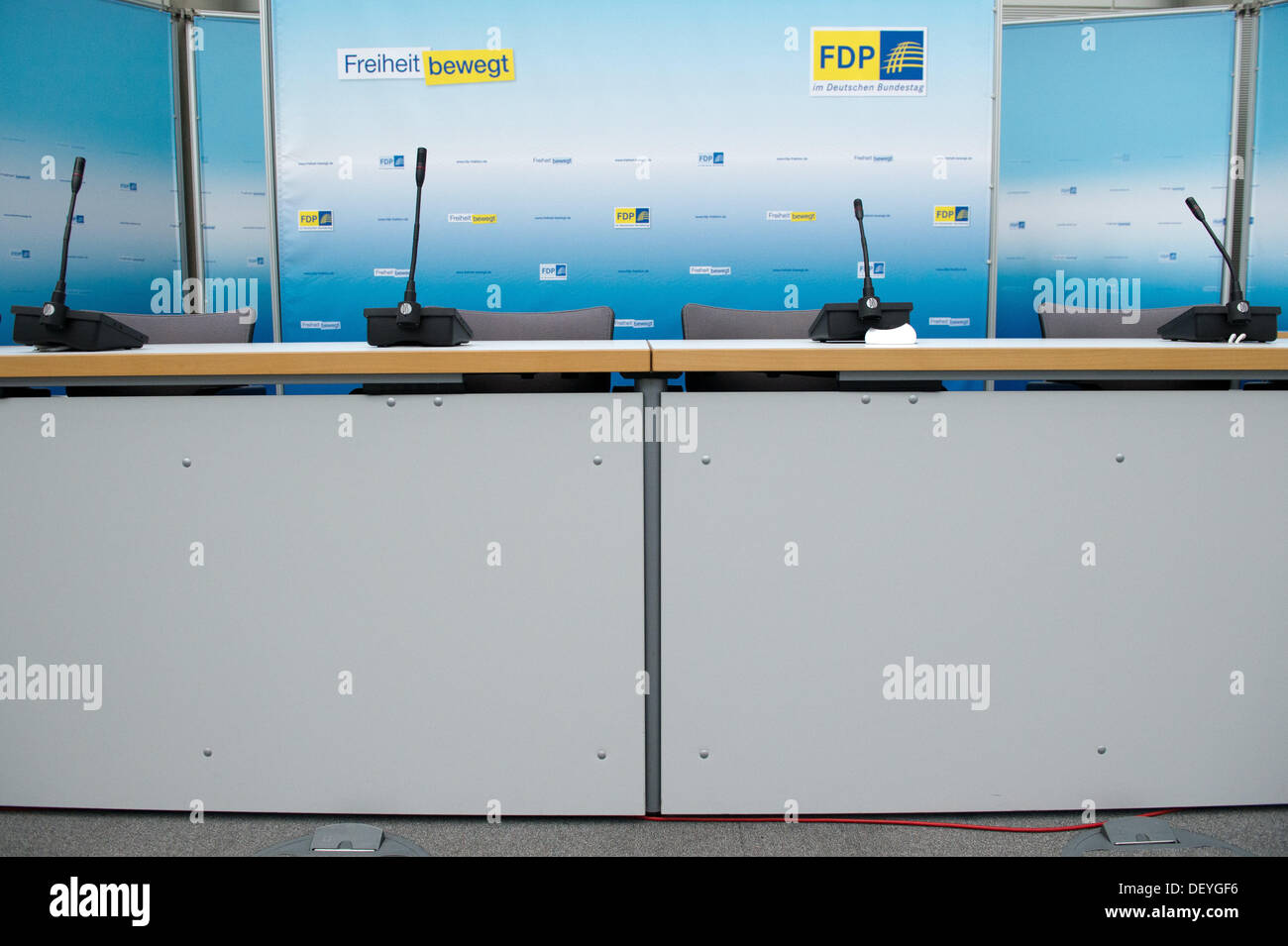 La salle de réunion de l'ancien parti parlementaire FDP (Parti libéral démocrate) est vide après les élections au Reichstag allemand en Allemagne, le 25 septembre 2013. Le FDP ne fait plus partie du parlement allemand. Photo : MAURIZIO GAMBARINI Banque D'Images