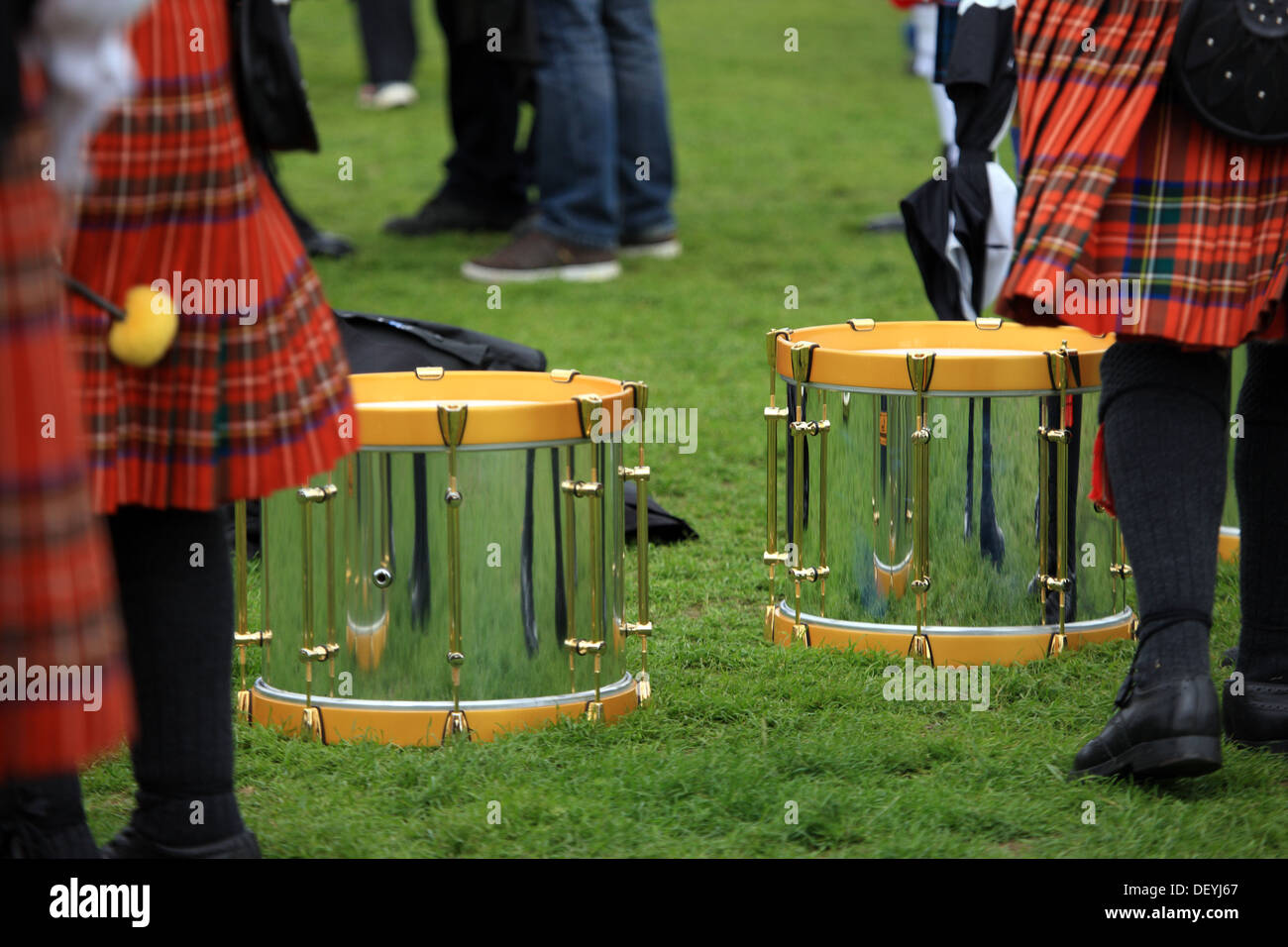 La batterie et le kilt au World Pipe Band Championships à Glasgow Green en Ecosse Banque D'Images