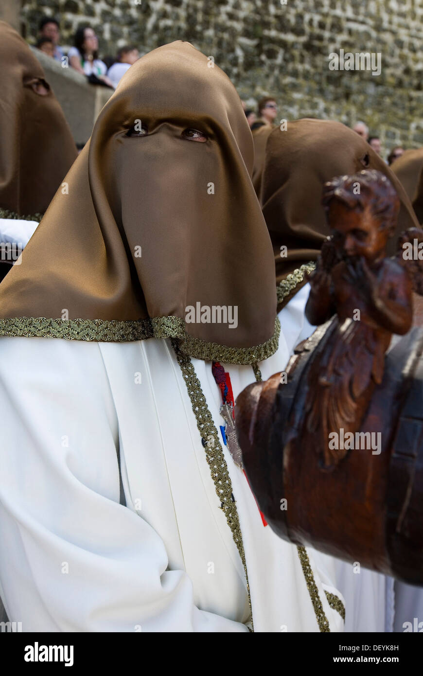 Pénitents dans une procession de la semaine sainte en Ubeda, Jaén, Espagne, Europe Banque D'Images