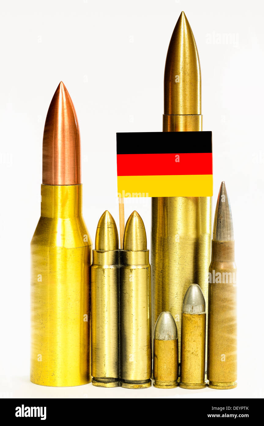 Des munitions avec l'Allemagne, drapeau allemand exportations d'armement, de munition, deutsche Rüstungsexporte Deutschlandfahne mit Banque D'Images
