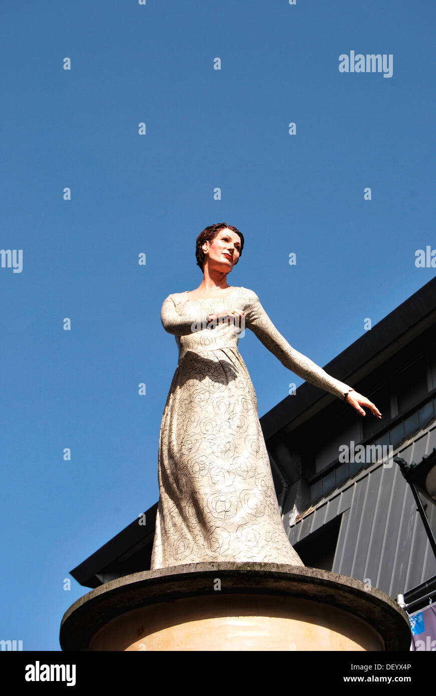 Mariée, la sculpture sur une colonne publicitaire, Düsseldorf, Rhénanie du Nord-Westphalie Banque D'Images
