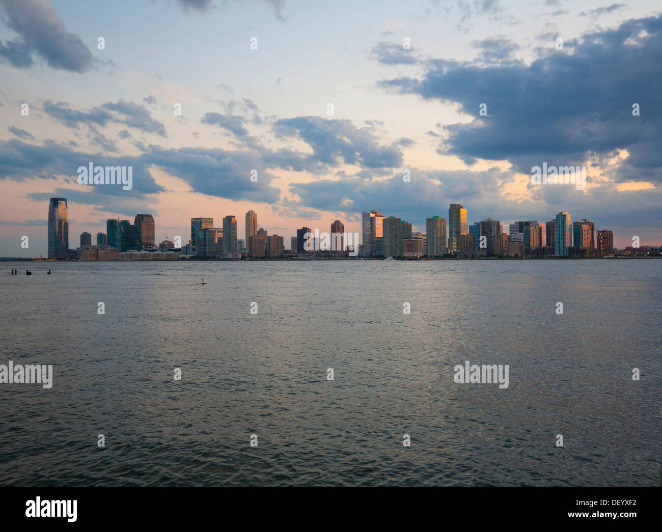 La rivière Hudson et de l'horizon de New Jersey, de Pier 45, Hudson River Park, Greenwich Village, West Side, Manhattan Banque D'Images