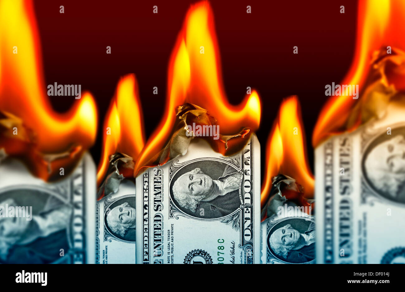 La combustion d'une dollars, l'endettement de l'état de l'USA, Brennende-Ein-Dollar Scheine, Staatsverschuldung der USA Banque D'Images