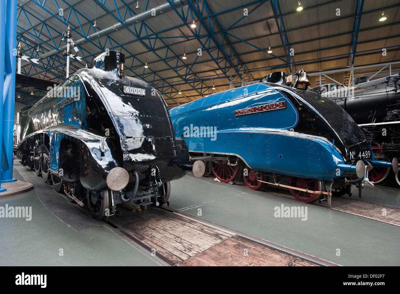 Deux London North Eastern Railway (LNER) Classe A4 locomotives à vapeur sur la platine au National Railway Museum, York Banque D'Images