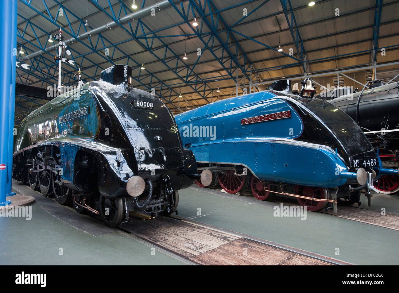 Deux London North Eastern Railway (LNER) Classe A4 locomotives à vapeur sur la platine au National Railway Museum, York Banque D'Images