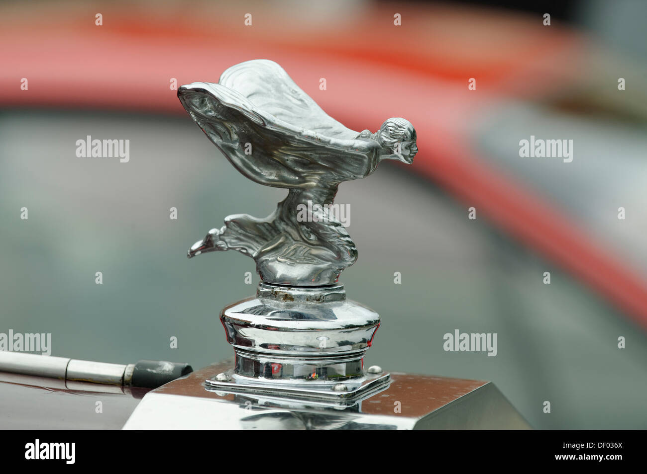 Esprit de l'Ecstasy, une mascotte de capot sur une Rolls Royce Photo Stock  - Alamy