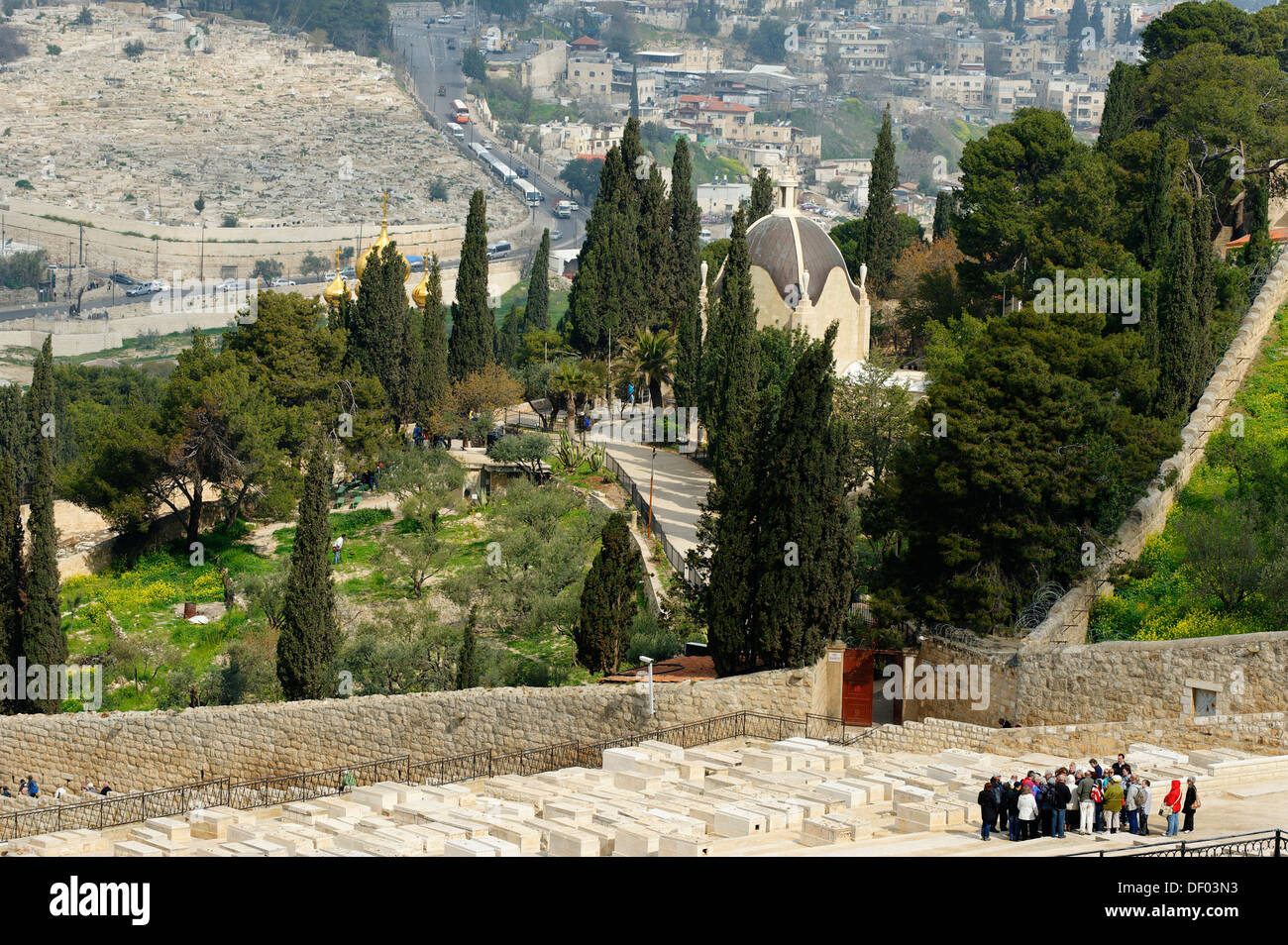 Vue depuis le mont des Oliviers sur le cimetière juif sur l'Église Dominus Flevit, Jérusalem, Israël, Moyen-Orient, Asie Banque D'Images