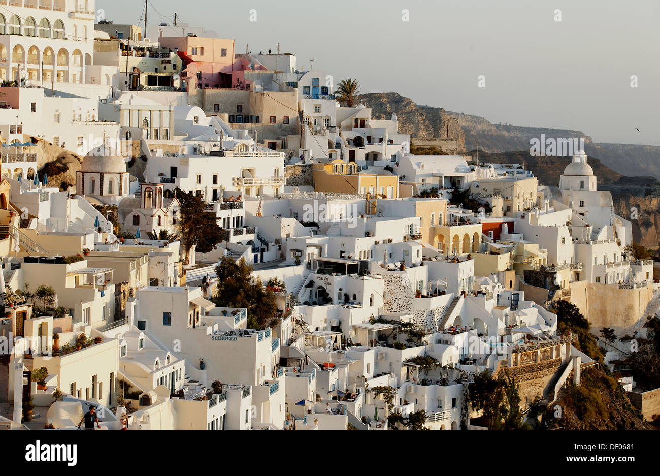 Vieille ville imbriqués de Fira, Fira, Santorin, Cyclades, Grèce Banque D'Images