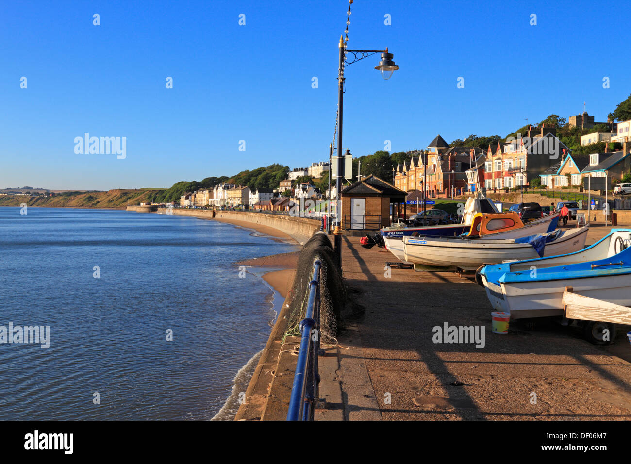 Bateaux de pêche sur l'atterrissage Coble, Filey, North Yorkshire, Angleterre, Royaume-Uni. Banque D'Images