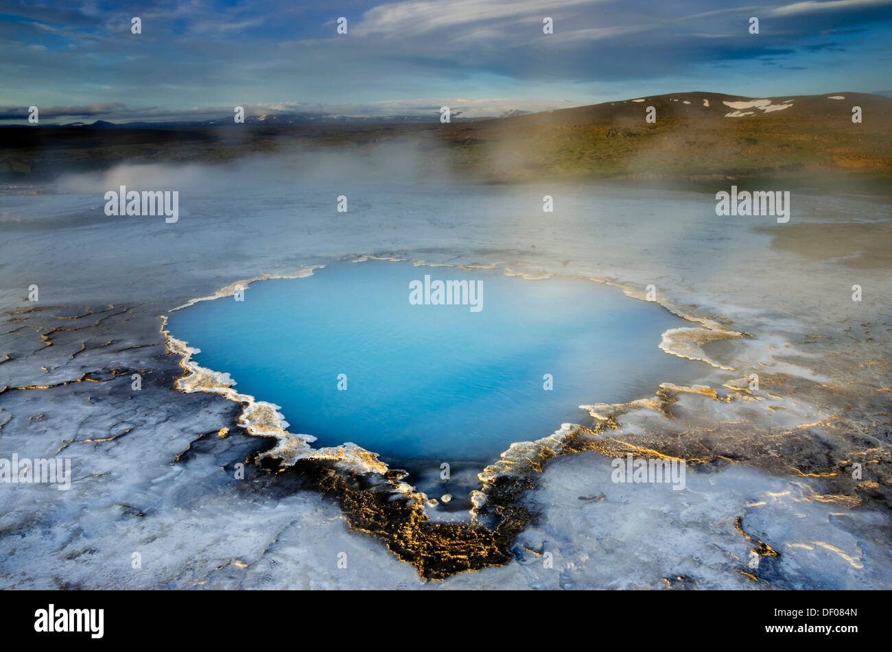 Piscine d'eau bleue, Bláhver Hot spring, Hveravellir ou géothermique à haute température, région des Highlands, Islande, Europe Banque D'Images