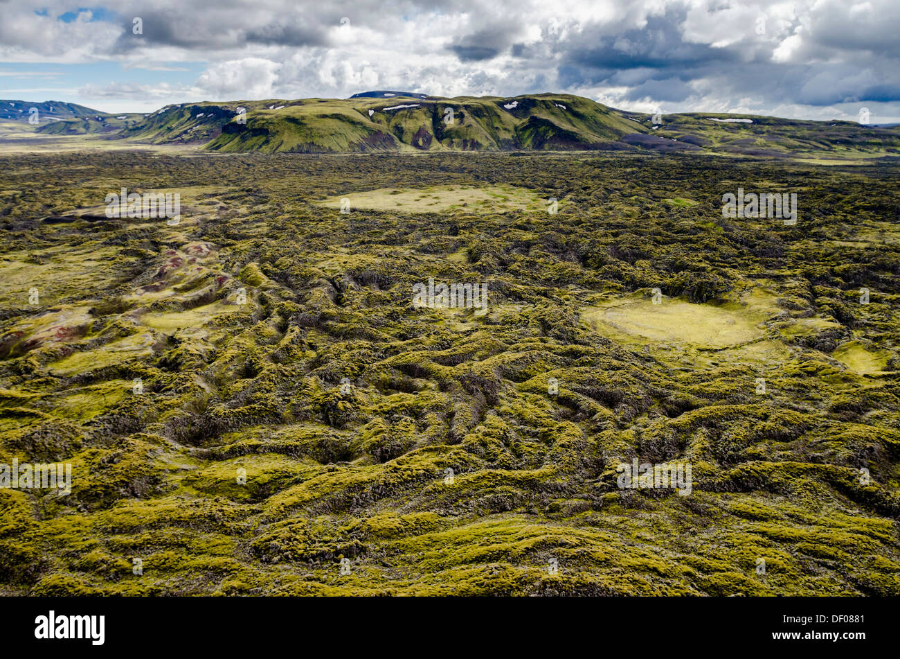 Vue aérienne, champ de lave couvert de mousse, des cratères du Laki ou islandais Lakagígar, Highlands, dans le sud de l'Islande, Islande, Suðurland Banque D'Images