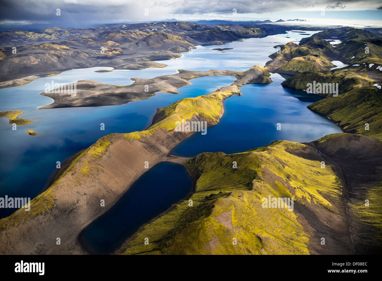 Vue aérienne du lac Langisjór, couverts de mousse, montagnes, hautes terres d'Islande, Islande, Europe Banque D'Images